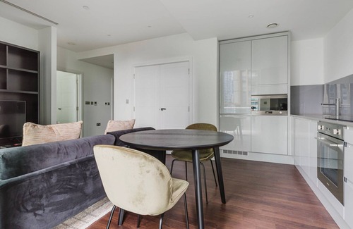 Canary Wharf Apartment | Perfect Canary Wharf 1BR w/Balcony, nr Dining & Pubs, by Blueground