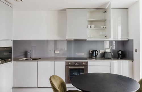 Canary Wharf Apartment | Perfect Canary Wharf 1BR w/Balcony, nr Dining & Pubs, by Blueground
