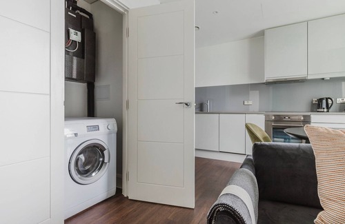 Canary Wharf Apartment | Perfect Canary Wharf 1BR w/Balcony, nr Dining & Pubs, by Blueground