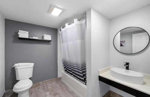 Teaticket Hotel | Perfect Cape Cod Stop – 3 Units Near Ferry Terminal & Downtown Falmouth
