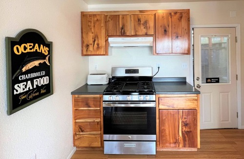 Brookings House | Perfect Captains Quarters Down in the Harbor-3 Queen Beds