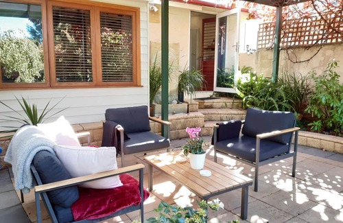 Bendigo Cottage | Perfect Central Locale Cosy 2 Bathrooms Breakfast Netflix Foxtel WiFi