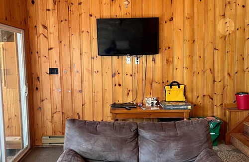 North Kawartha Cottage | Perfect Cottage for Extended Family/Friends