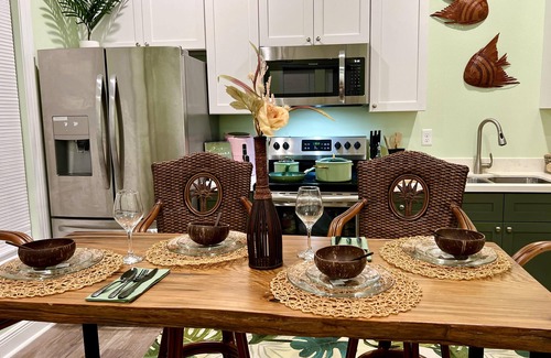 Gulfport Cottage | Perfect Couples Getaway/walk to the Beach