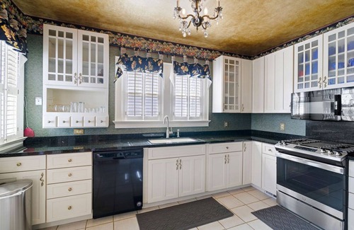 Frankenmuth House | Perfect Downtown Frankenmuth Location! Sleeps Up to 12 and Walk to Everything!