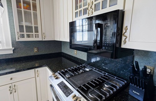 Frankenmuth House | Perfect Downtown Frankenmuth Location! Sleeps Up to 12 and Walk to Everything!