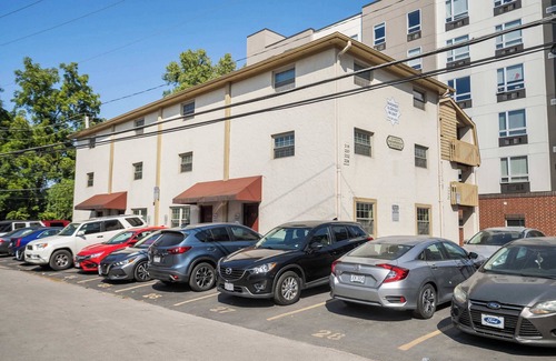 University District Apartment | Perfect Entertainment Space near The Shoe