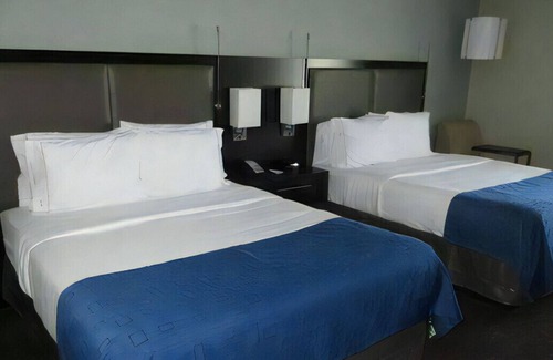 Romulus House | Perfect Escape for a Relaxing Getaway! W/ Gym