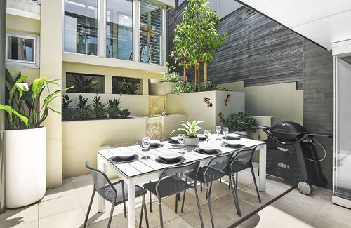 Northbridge House | PERFECT EXECUTIVE FAMILY HOME ON THE HARBOUR