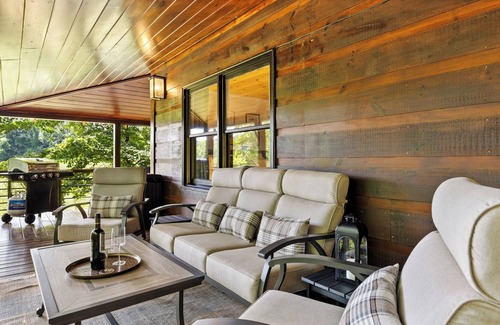 Blue Ridge Cabin | Perfect Fall Getaway w/Amenities Galore! Frisbee Golf - Gym - Ping Pong - Creek