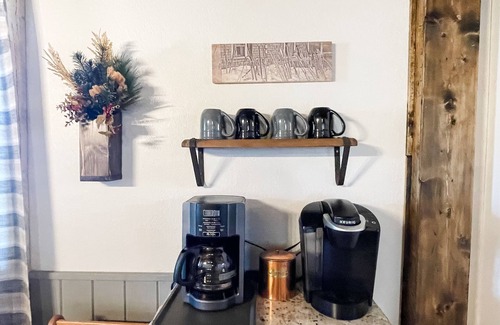 South Fork Cabin | Perfect Family Cabin! 3 Master Suites, Sleeps 10, next to the park!