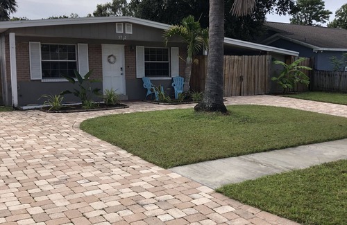 Sun Bay South House | Perfect Family & friends Getaway W/Backyard Oasis