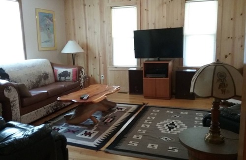 Huron House | Perfect family getaway destination to enjoy Lake Erie Shores and Cedar Point!