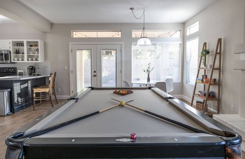 Gilbert House | Perfect Family Haven: 5BR,Heated Pool + Golf Green