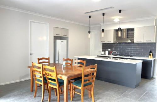 Kalkallo House | Perfect Family Home w Garage Near Parks & Donnybrook