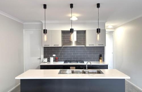 Kalkallo House | Perfect Family Home w Garage Near Parks & Donnybrook