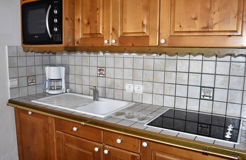 Pralognan-la-Vanoise Apartment | Perfect for Families - South-Facing Balcony, Close to Slopes, Sleeps 6