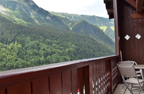 Pralognan-la-Vanoise Apartment | Perfect for Families - South-Facing Balcony, Close to Slopes, Sleeps 6