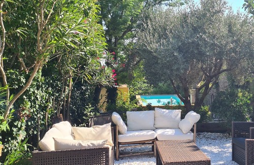 Servian House | Perfect for a couple - beautiful air conditioned bedroom, views, pool, garden