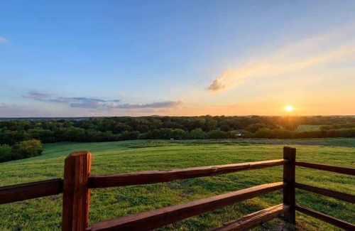 Denton Apartment | Perfect for a group getaway to see the Motor Race!