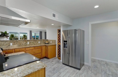 Lake Havasu City House | Perfect for Big Groups & Multiple Families! Lake Views, Great Entertaining Areas