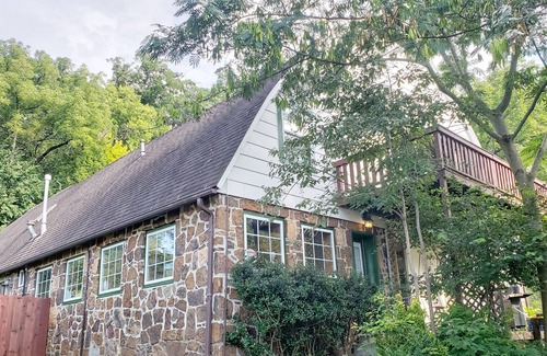 West Fork House | Perfect for big groups, Former Bed and Breakfast in Charming Old Converted Barn!