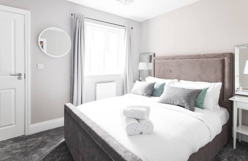 Smethwick House | PERFECT FOR CONTRACTORS! - NEXT TO BIRMINGHAM CITY CENTRE - EXQUISITELY BUILT 3-