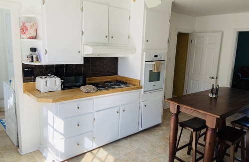 Stone Harbor House | Perfect for families, large groups, weddings. Two blocks to beautiful beaches!