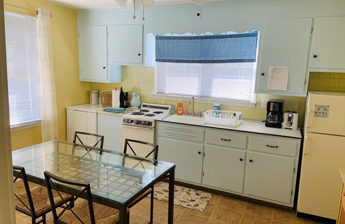 Stone Harbor House | Perfect for families, large groups, weddings. Two blocks to beautiful beaches!