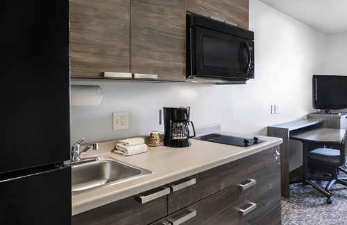 Nampa Hotel | Perfect for Families – Room with Kitchen Near Boise Airport & Ford Idaho Center