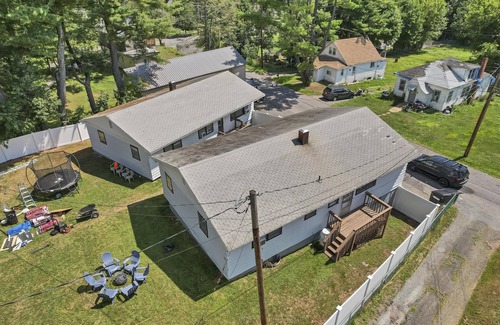 Monticello House | Perfect for Groups/Families! 5 Cabins, Pool, GameRoom & 30+ Beds at The Highland