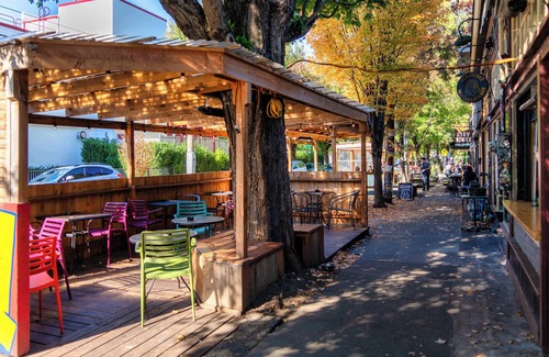 Sullivan's Gulch Apartment | Perfect for Groups Trendy Area 4BR Sleeps 8