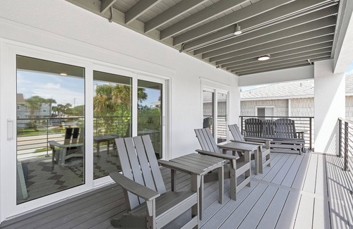 New Smyrna Beach House | 🌊Perfect for Large Groups + Families | Steps to Beach | Flip Flop Living NSB🌊