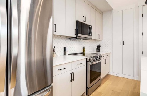 Rosscarrock House | Perfect for Long Stays, Free Parking, Pets Allowed