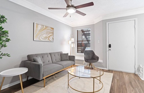 Brentwood Apartment | Perfect for Monthly Bookings! Modern, Cozy Gem