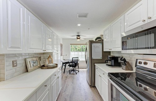Braden River Condo | Perfect for Snowbirds & Relocators – 2BR Condo w/Garage in Sunny Bradenton!