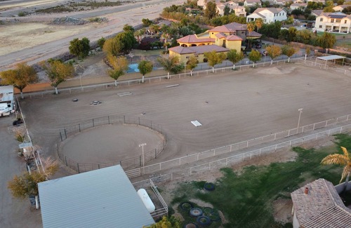 Gilbert House | Perfect for the seasonal rider coming into town for the riding show season!
