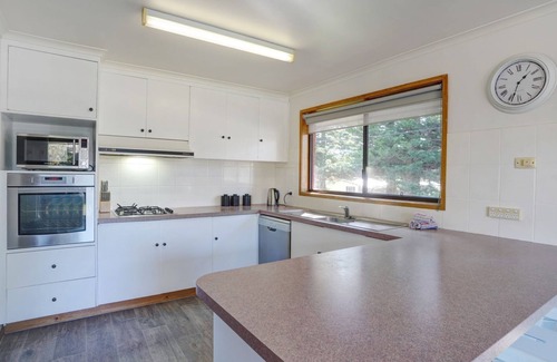Port Fairy House | Perfect for your beach holiday, you are only a stone's throw to the Port Fairy East Beach
