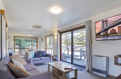 Port Fairy House | Perfect for your beach holiday, you are only a stone's throw to the Port Fairy East Beach