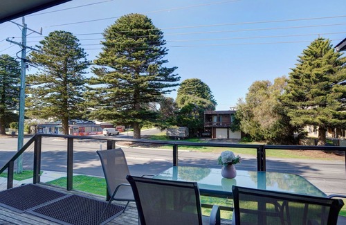 Port Fairy House | Perfect for your beach holiday, you are only a stone's throw to the Port Fairy East Beach