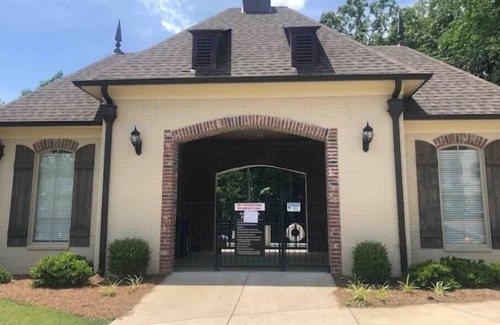 Oxford Condo | Perfect Game Weekend Condo. Convenient to Ole Miss Campus and Oxford Square.