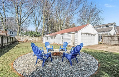 Macatawa House | Perfect Gathering Spot with a Fire Pit, Adirondack Chairs, Hammocks & Kayaks, Near Lake and Beaches