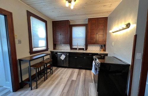 Sandusky House | Perfect Getaway-downtown Sandusky & close to Cedar Point!