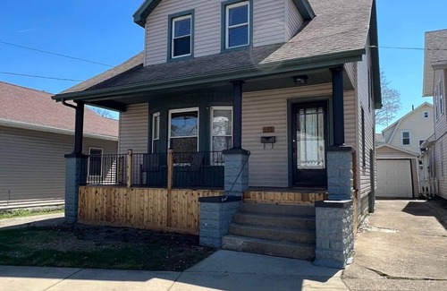 Sandusky House | Perfect Getaway-downtown Sandusky & close to Cedar Point!