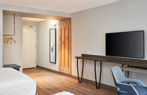 Dania Beach Hotel | Perfect Getaway! FREE Breakfast, Near Harbour Towne Marina