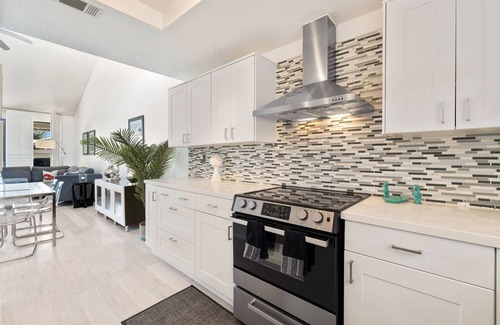 Palm Desert Condo | Perfect getaway home in the Desert. Gated community MCC; EL PASEO. EV charger.