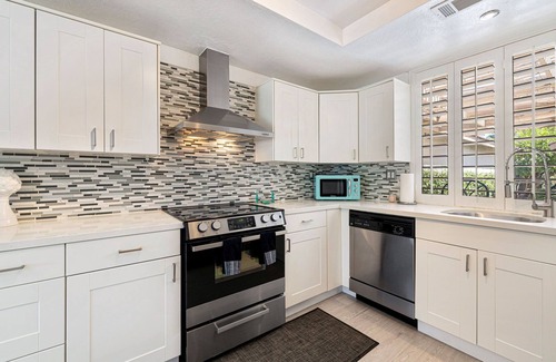 Palm Desert Condo | Perfect getaway home in the Desert. Gated community MCC; EL PASEO. EV charger.