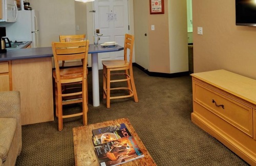 Palo Verde House | Perfect Getaway! Kitchen, Pool, Close to Pima Air Museum