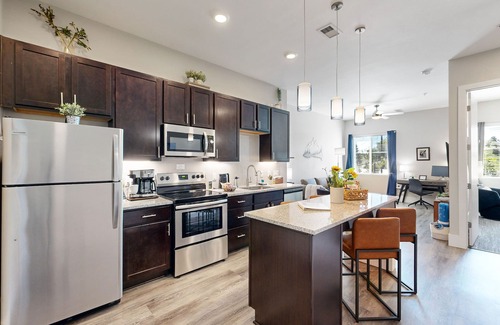 Golden Condo | Perfect Getaway ~ Near Downtown, Red Rocks, CSM, Denver 15 mins
