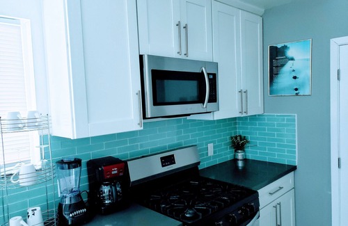 Oakland House | perfect getaway. sf view. free parking on site